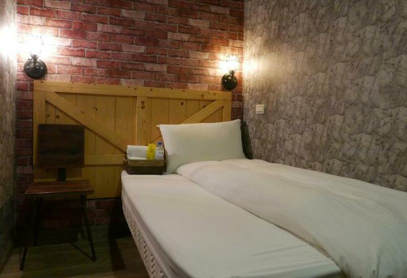 اتاق استاندارد یک تخته با سرویس بهداشتی مشترک, Nys Loft