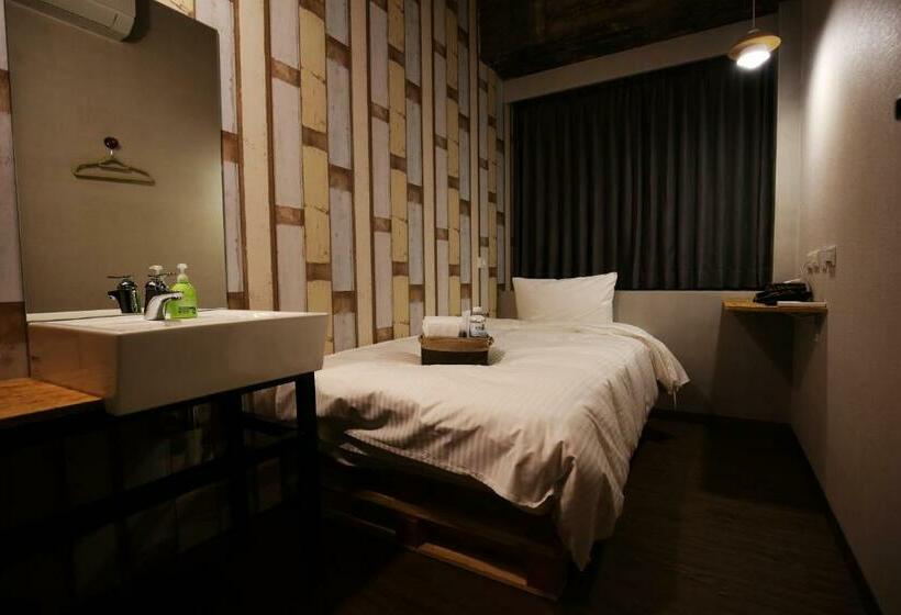 اتاق استاندارد یک تخته با سرویس بهداشتی مشترک, Nys Loft