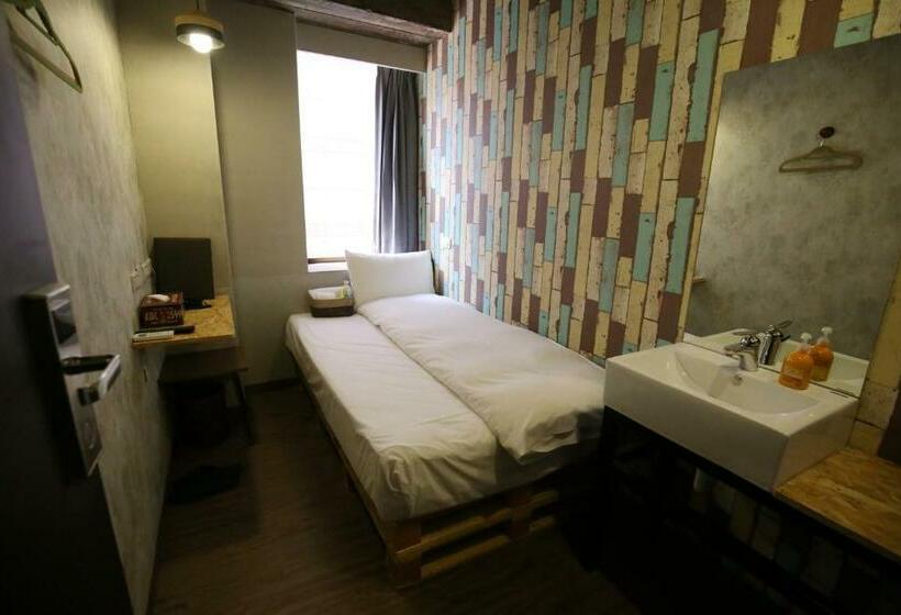 اتاق استاندارد یک تخته با سرویس بهداشتی مشترک, Nys Loft