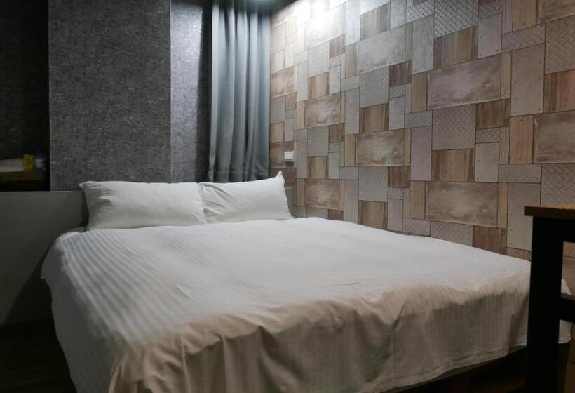 اتاق استاندارد با سرویس بهداشتی مشترک, Nys Loft