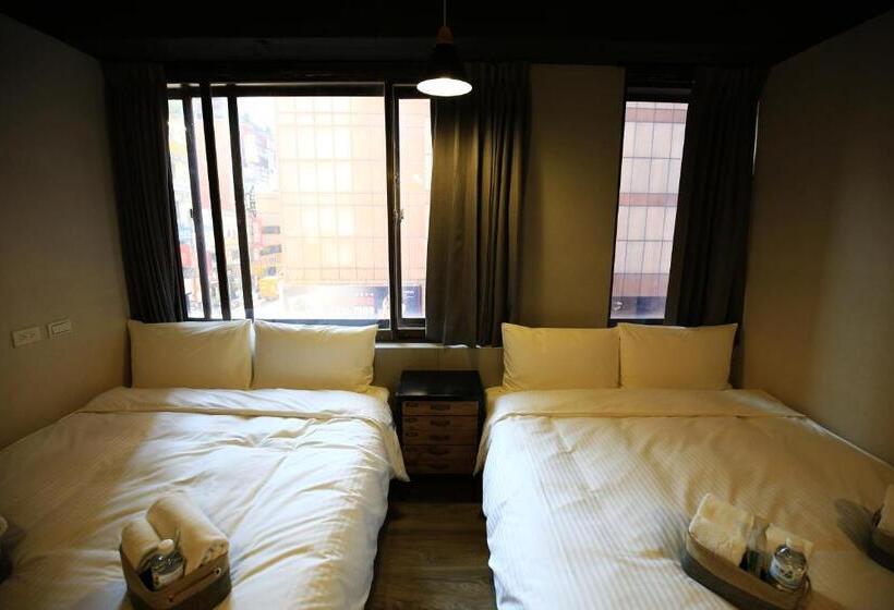 اتاق استاندارد چهارنفره با سرویس بهداشتی مشترک, Nys Loft