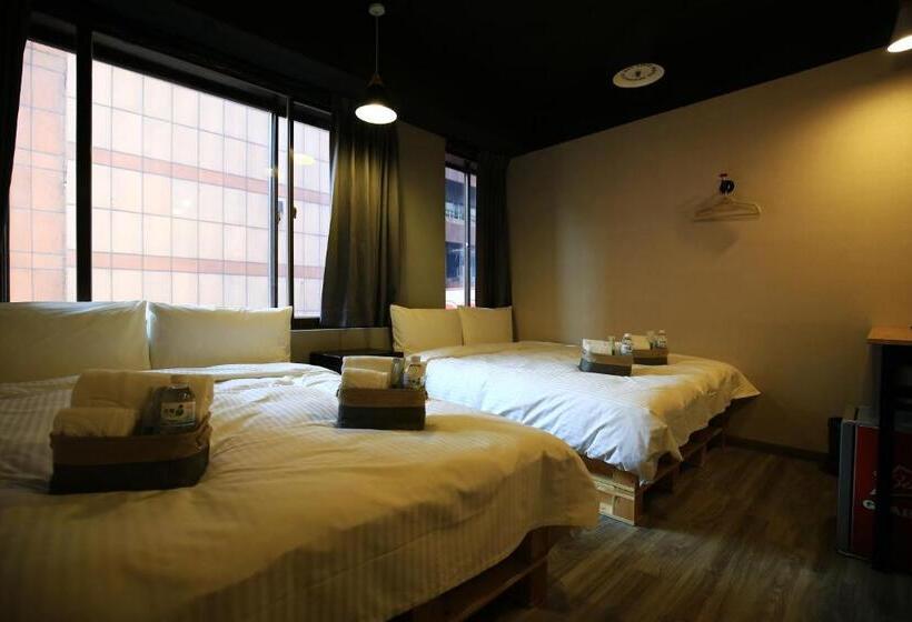 اتاق استاندارد چهارنفره با سرویس بهداشتی مشترک, Nys Loft