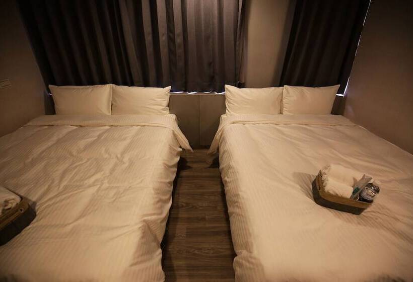 اتاق استاندارد چهارنفره با سرویس بهداشتی مشترک, Nys Loft