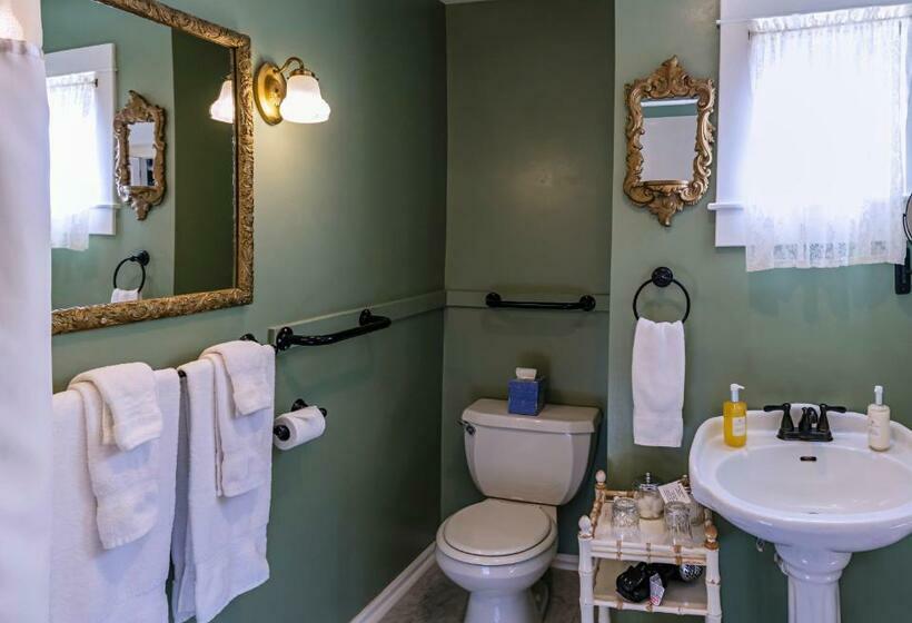 غرفة قياسية مزوَّدة بشُرفة, Bayberry Inn B&b And Oregon Wellness Retreat