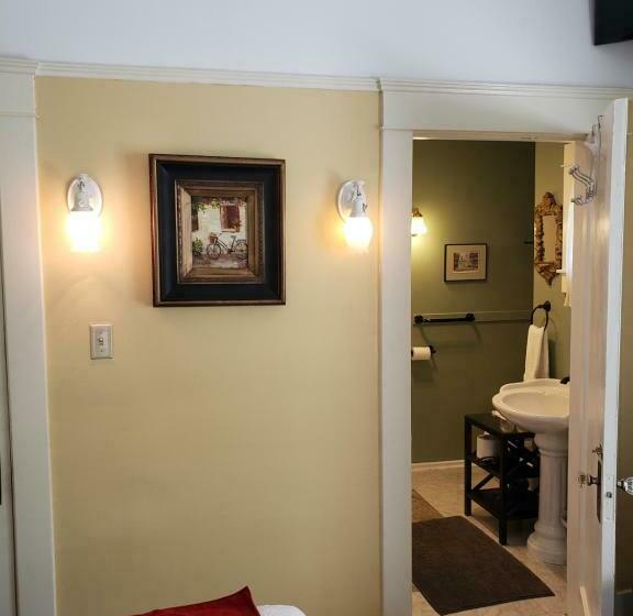 Номер Стандарт с Балконом, Bayberry Inn B&b And Oregon Wellness Retreat