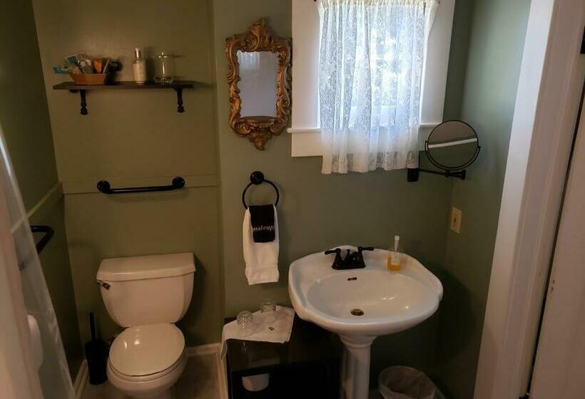 غرفة قياسية مزوَّدة بشُرفة, Bayberry Inn B&b And Oregon Wellness Retreat