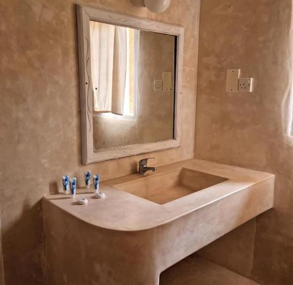 اتاق خانوادگی, Lily Palm Resort