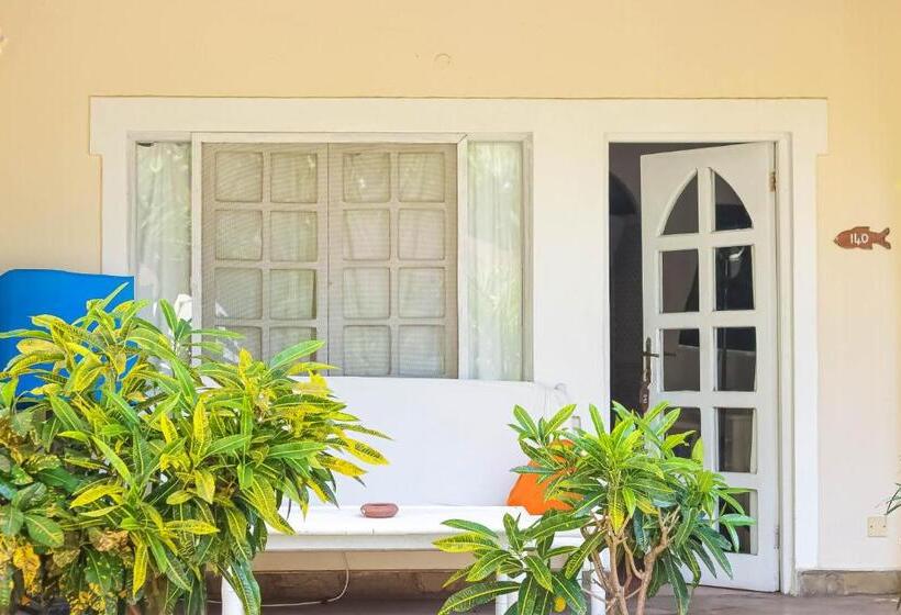 اتاق خانوادگی, Lily Palm Resort