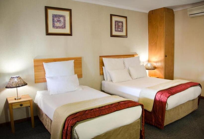 Номер Стандарт Трехместный, Nelspruit Lodge