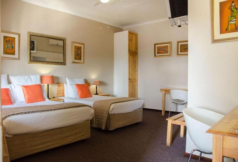 Номер Стандарт Трехместный, Nelspruit Lodge