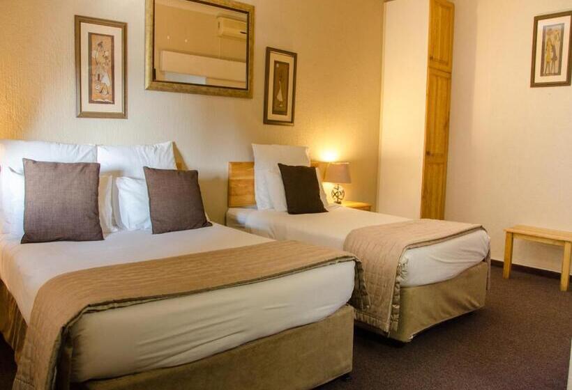 Номер Стандарт Трехместный, Nelspruit Lodge