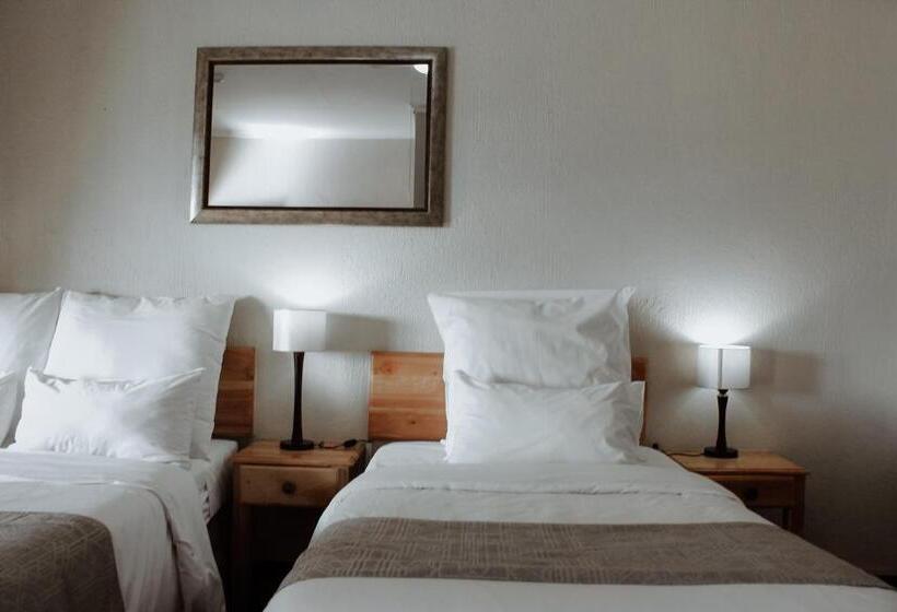 Номер Стандарт Трехместный, Nelspruit Lodge