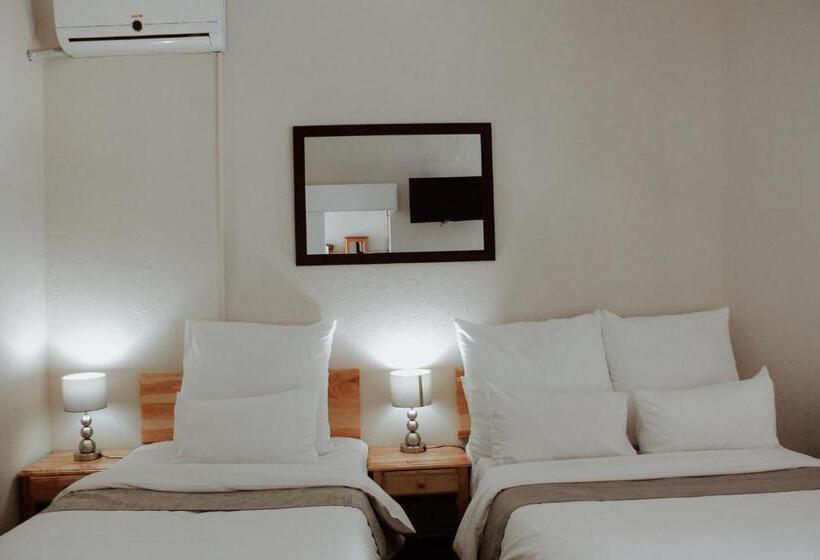 Номер Стандарт Трехместный, Nelspruit Lodge