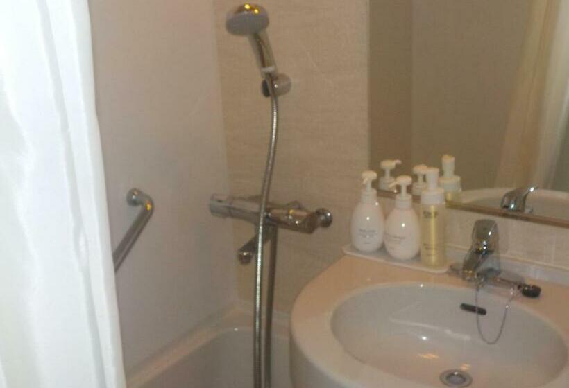 带双人床的基本房间, Terrace Yokohama