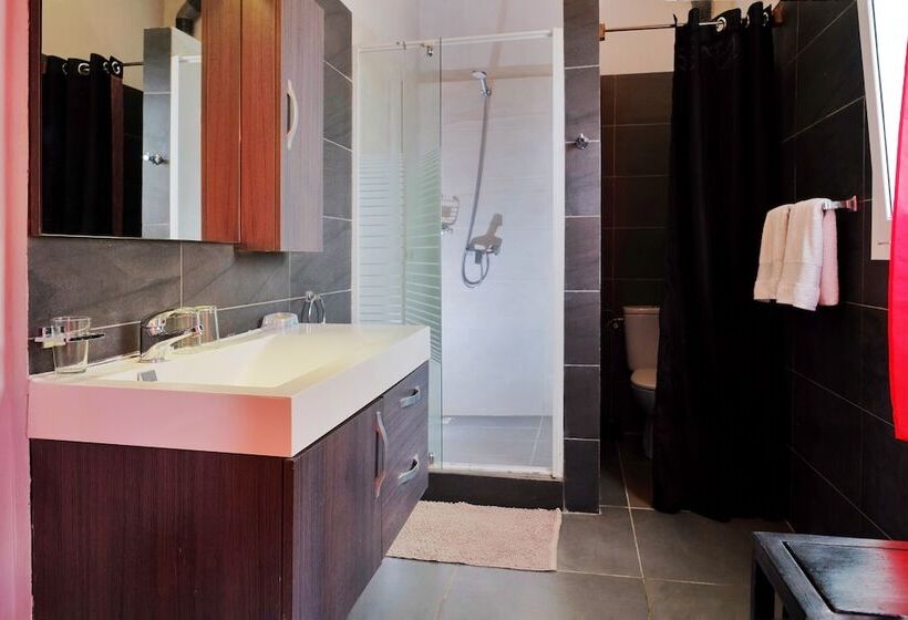 חדר משפחתי מקשר, Villa Les Orchidees