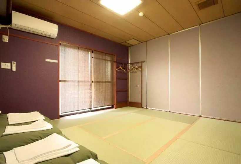 バスルーム共有のトリプルスタンダード, Toyotaya Hostel