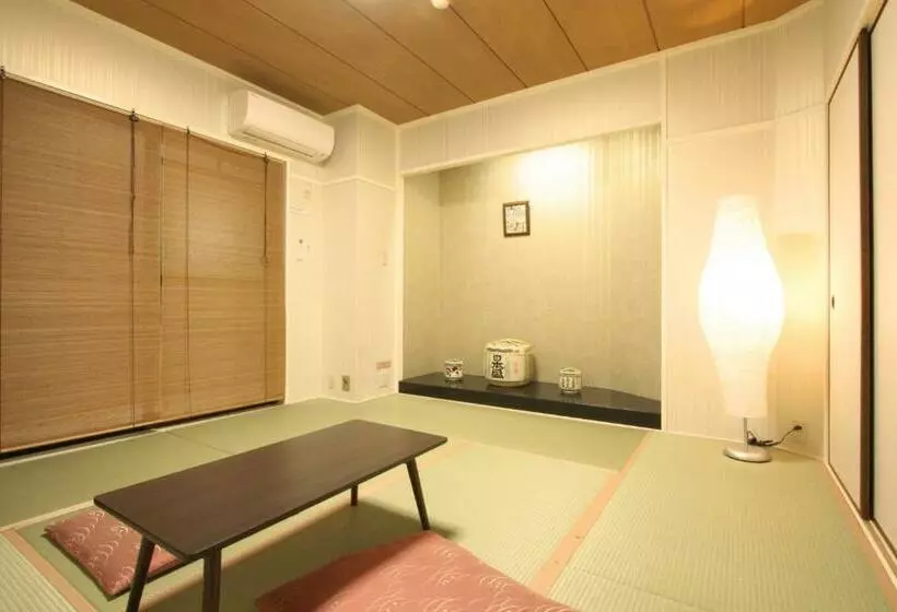 浴室共有スタンダード４人用ルーム, Toyotaya Hostel
