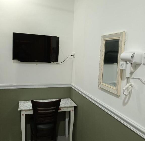 이코노미 룸, Seri Intan Tampin