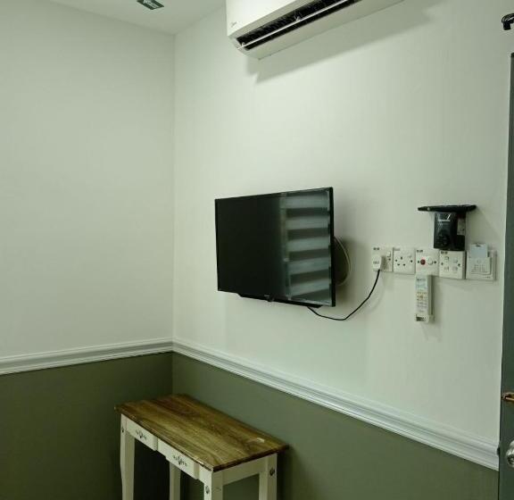 이코노미 룸, Seri Intan Tampin