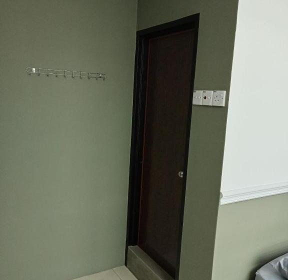 이코노미 룸, Seri Intan Tampin