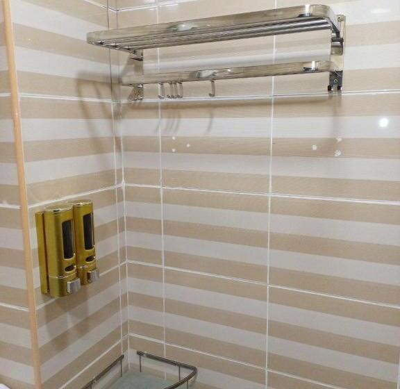 패밀리 룸, Seri Intan Tampin