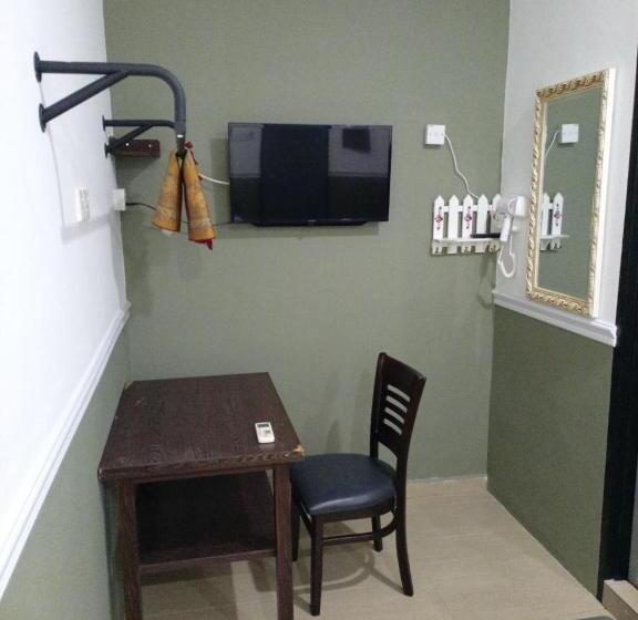 컴포트 트리플 룸, Seri Intan Tampin