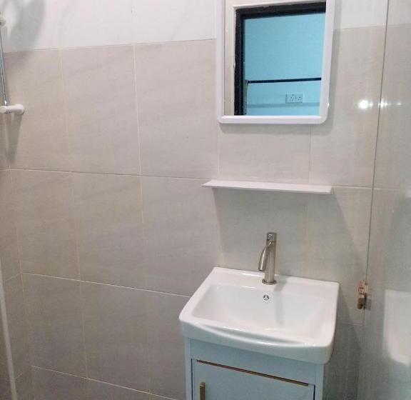 컴포트 트리플 룸, Seri Intan Tampin