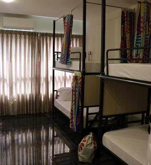 تختخواب در اتاق مشترک, Amman Trail Hostel