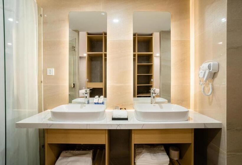 سوییت خانوادگی, Diora Hotel Pleiku By Hos