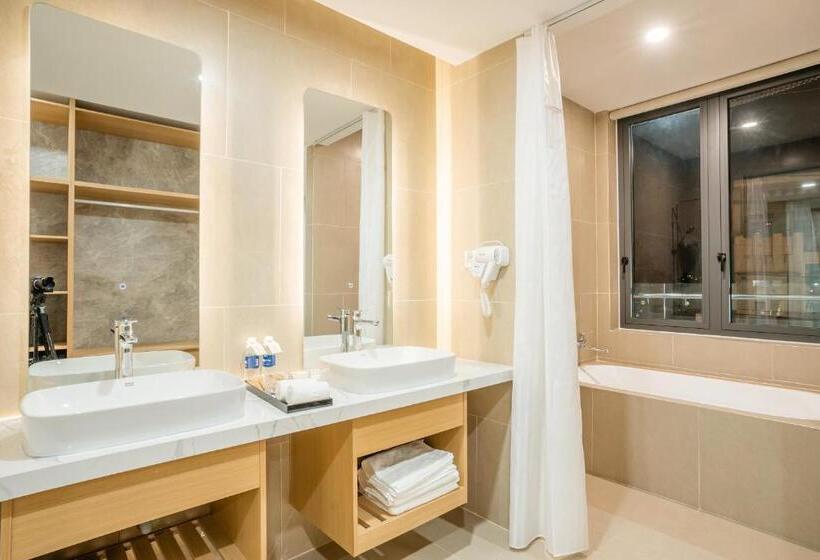 اتاق لوکس با تخت بزرگ, Diora Hotel Pleiku By Hos