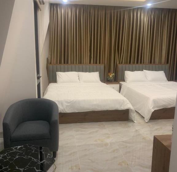 اتاق خانوادگی با چشم‌انداز کوه, Hà Hùng Panorama