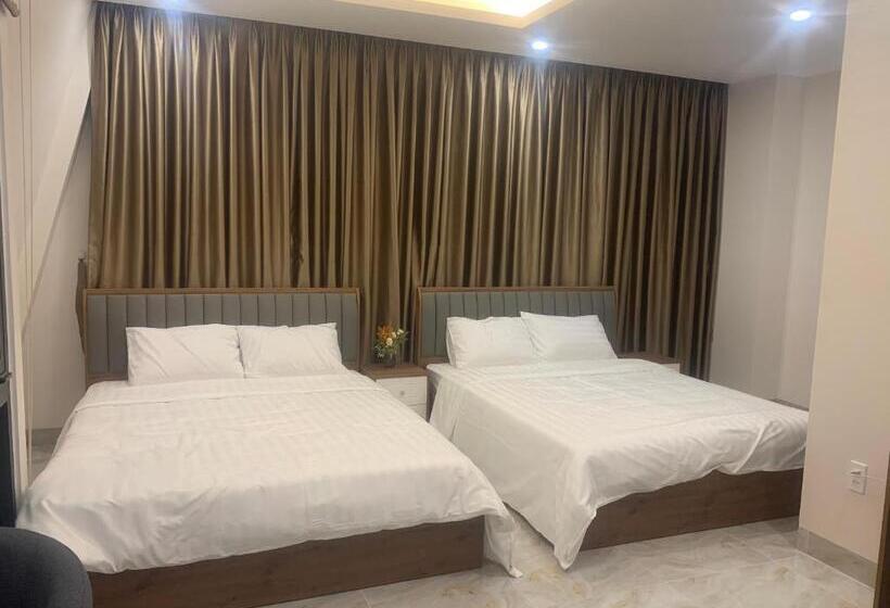 اتاق خانوادگی با چشم‌انداز کوه, Hà Hùng Panorama