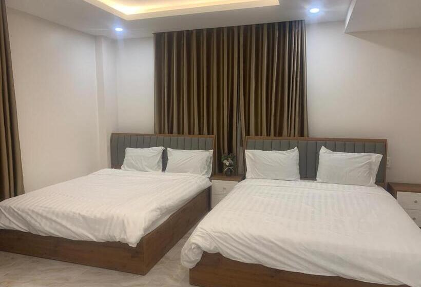 اتاق خانوادگی با چشم‌انداز کوه, Hà Hùng Panorama