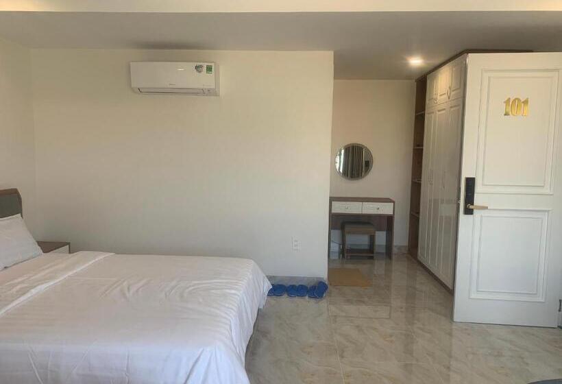 اتاق خانوادگی با چشم‌انداز کوه, Hà Hùng Panorama