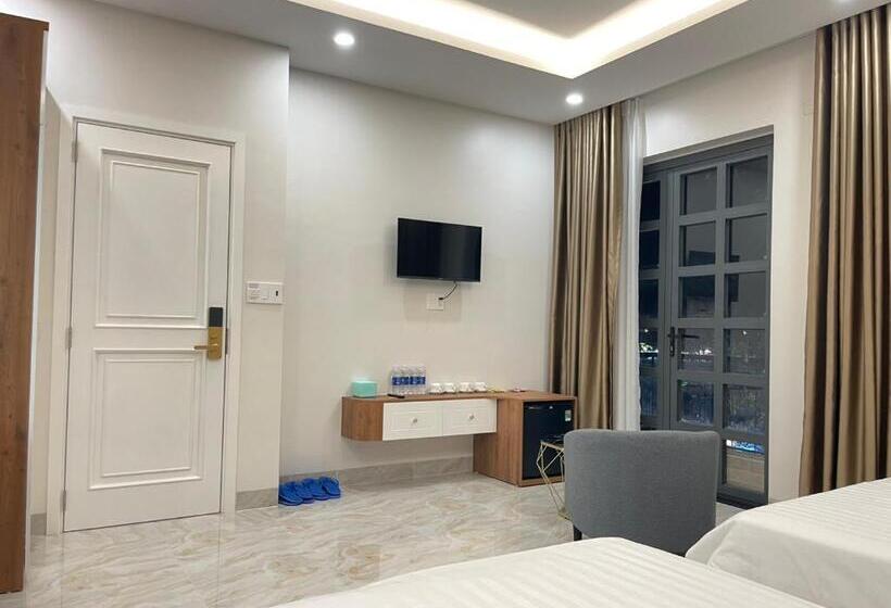 اتاق خانوادگی, Hà Hùng Panorama