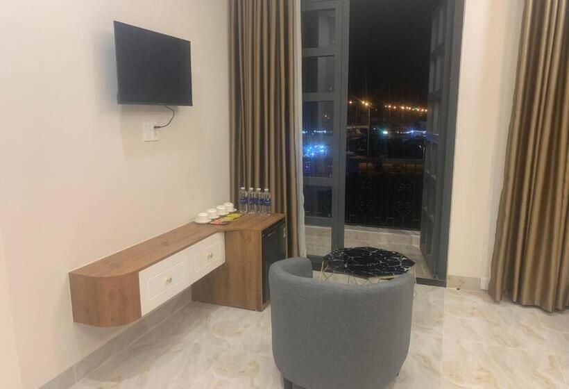 اتاق خانوادگی, Hà Hùng Panorama