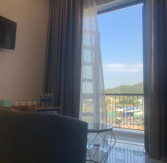 اتاق خانوادگی, Hà Hùng Panorama