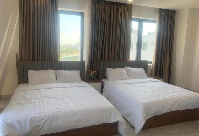 اتاق خانوادگی با چشم‌انداز کوه, Hà Hùng Panorama