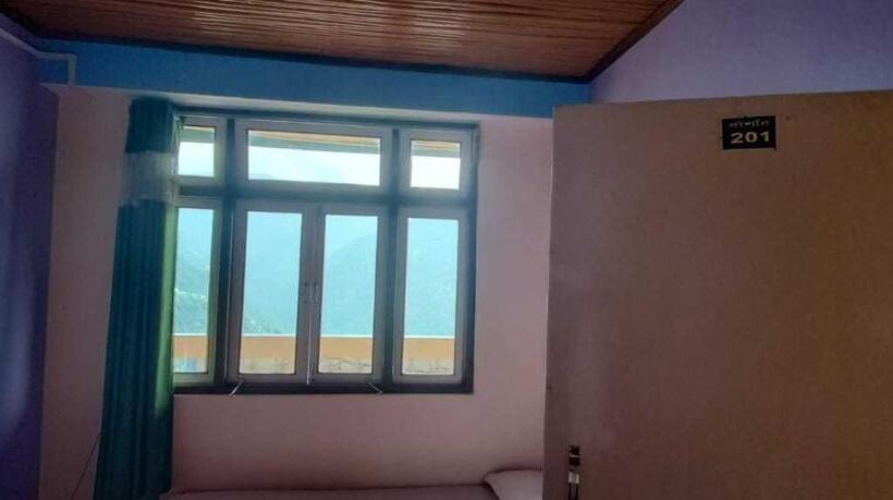 三人经典房间, Oyo Titli Resort