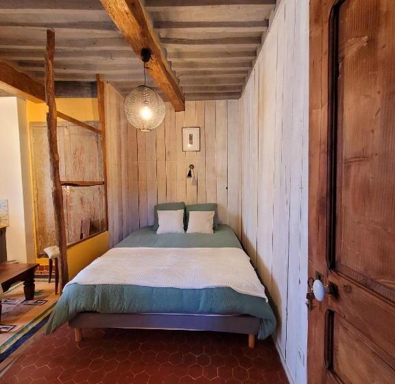 Полулюкс, Au Puits De La Fontaine