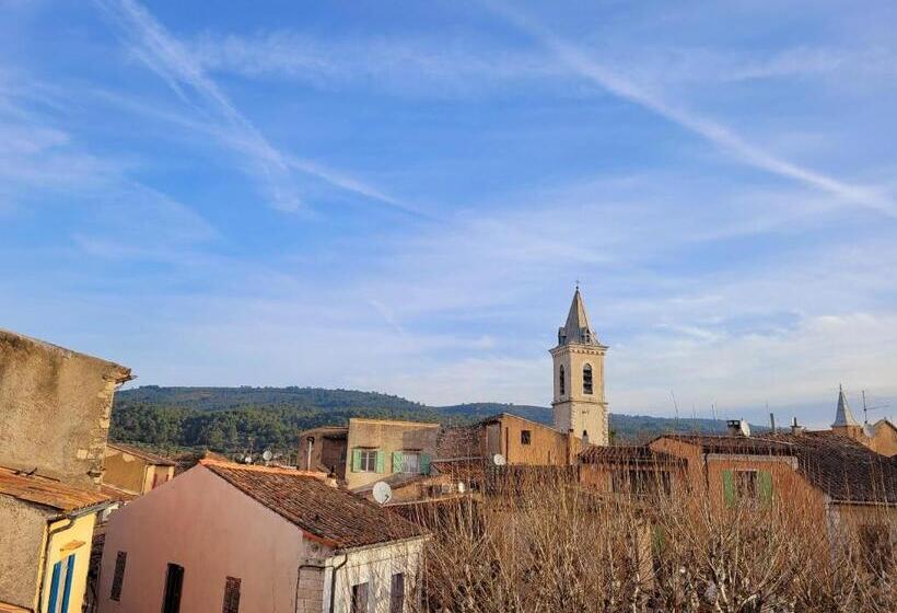 Четырехместный Номер Стандарт Вид на Сад, Au Puits De La Fontaine