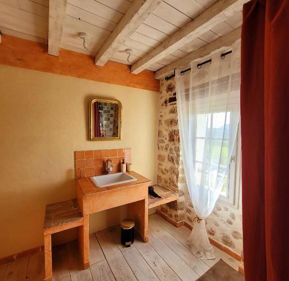 Четырехместный Номер Стандарт Вид на Сад, Au Puits De La Fontaine