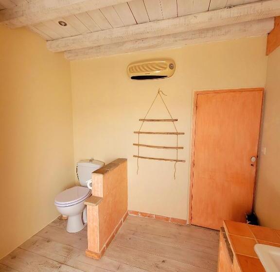 Четырехместный Номер Стандарт Вид на Сад, Au Puits De La Fontaine