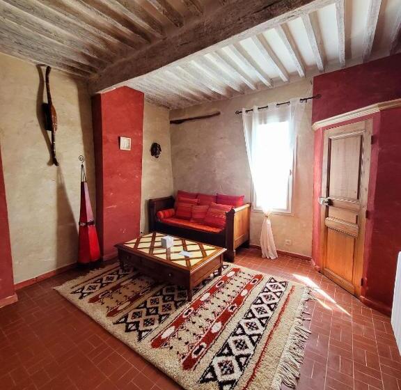 Четырехместный Номер Стандарт Вид на Сад, Au Puits De La Fontaine