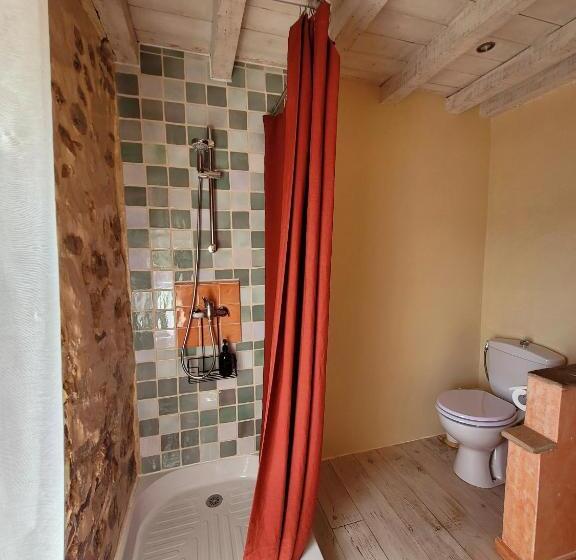 Четырехместный Номер Стандарт Вид на Сад, Au Puits De La Fontaine