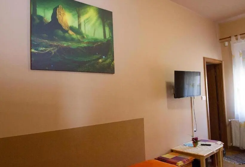 Standard Kolmen Hengen Huone, Vár Liget Vendégház