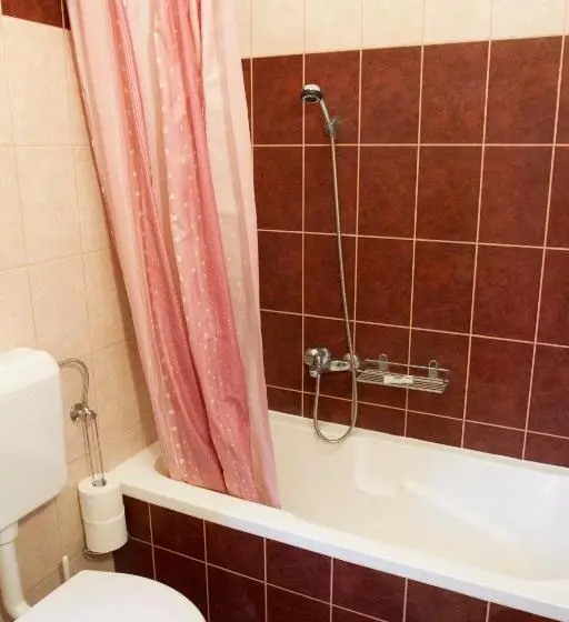 Standard Kolmen Hengen Huone, Vár Liget Vendégház