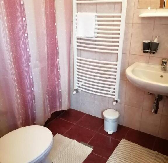 スタンダードトリプルルーム, Vár Liget Vendégház