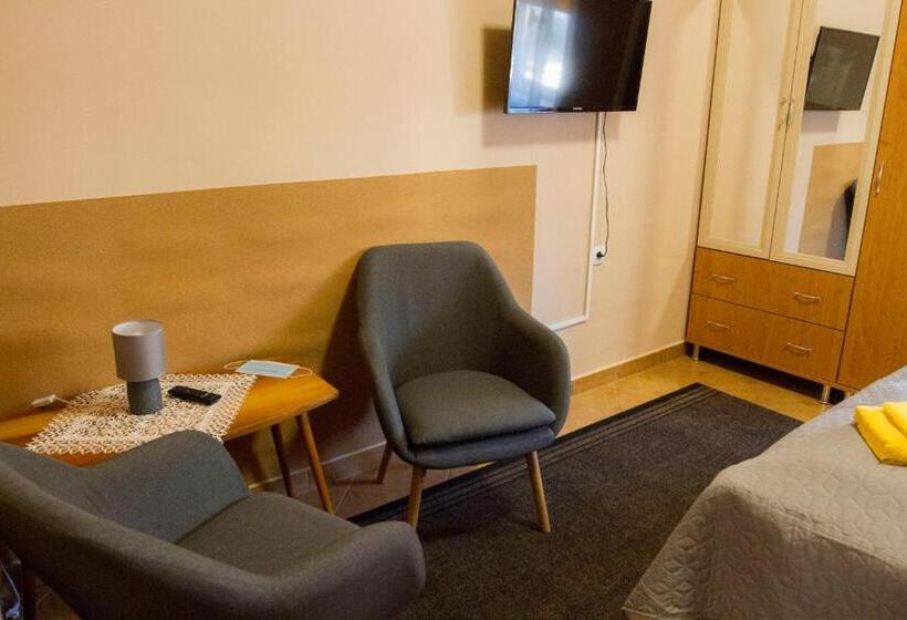 适合残疾人使用的标准间, Vár Liget Vendégház