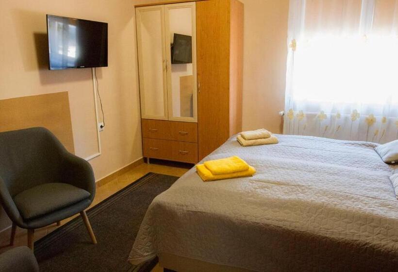 适合残疾人使用的标准间, Vár Liget Vendégház